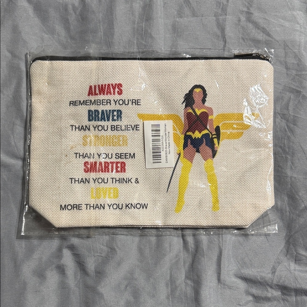 NWT uplifting woman small zipper bag